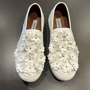 Flower leather slip on